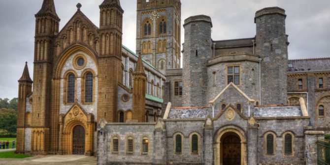 аббатство Бакфаст в Англии